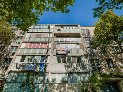 Apartament de vanzare cu 2 camere, seria 102, Posta Veche.