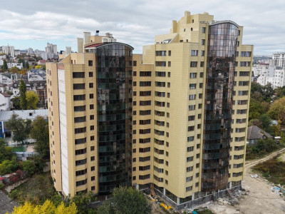 Apartament cu 3 camere + living, Centru, Petru Rareș. 