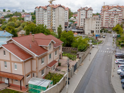 Casă tip Triplex, 3 dormitoare, Buiucani, str. Vasile Lupu lângă Valea Morilor!