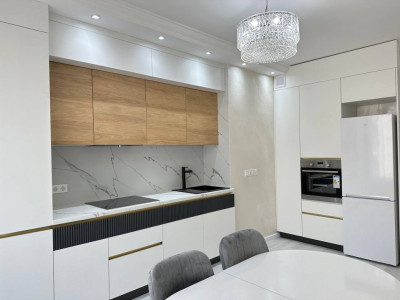 Apartament cu 2 camere și living, str. Ialoveni, Telecentru.