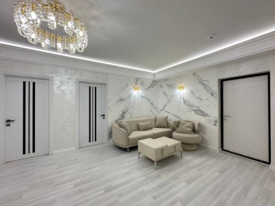 Apartament cu 2 camere și living, str. Ialoveni, Telecentru.