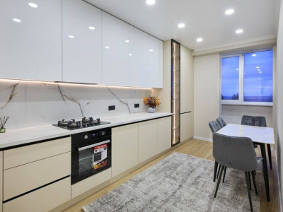 Продается квартира с 1 спальней и гостиной, сектор Телецентр, ул. Яловень.