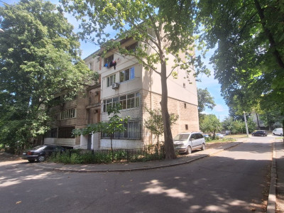 Apartament de vanzare cu 3 camere, Botanica, Teilor.