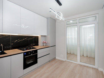 Продаётся квартира с 3 комнатами + гостиной, 86,6 м², Буюканы, ул. Василе Лупу.