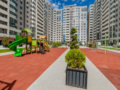 Продаётся квартира с 3 комнатами + гостиной, 90 м², Буюканы, ул. Василе Лупу.