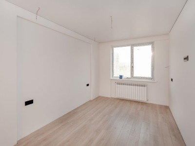 Продаётся квартира с 3 комнатами + гостиной, 90 м², Буюканы, ул. Василе Лупу.