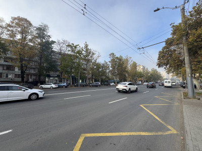 Продается 2-комнатная квартира, Центр, улица Calea Ieșilor.