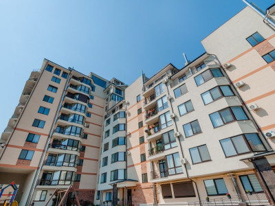 Квартира на продажу: 2 комнаты + гостиная, сектор Телецентр, улица Пьетрярилор.