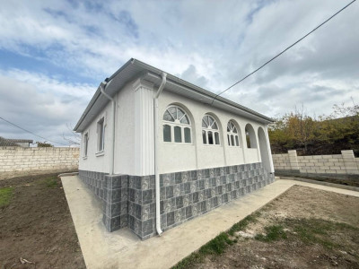 Casă de vânzare – orașul Sîngera, str. Fîntîna Schinului  suprafața: 70 mp.