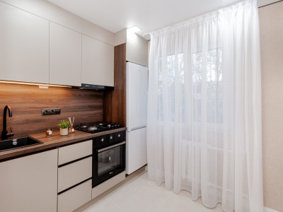 3-комнатная квартира, серединка, двусторонняя, Ботаника, ул. Индепенденцей.