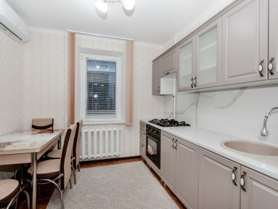 Spre închiriere: Apartament cu 2 camere, Buiucani, Alba Iulia.