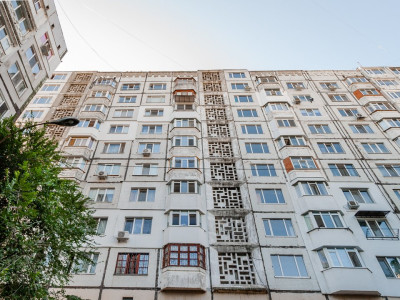 Apartament spațios cu 3 camere, lânga Piata Docuceaev.