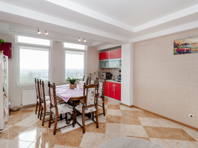 Apartament cu 3 camere de vanzare, Telecentru, Str. Grenoble.