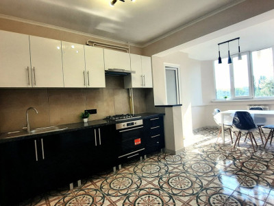 Apartament cu 3 camere de vanzare în Centru, str. Ismail. 