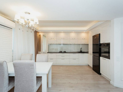 Apartament în centru, Valea Trandafirilor, apartament cu 2 camere + living. 