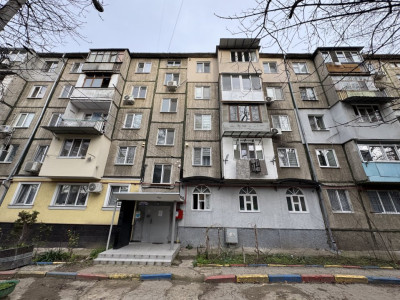 Vanzare apartament cu 1 cameră și living, Botanica, str. Căușeni