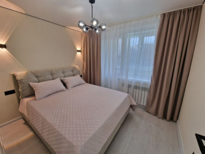 Vanzare apartament cu 1 cameră + living, Poșta Veche, Iazului.
