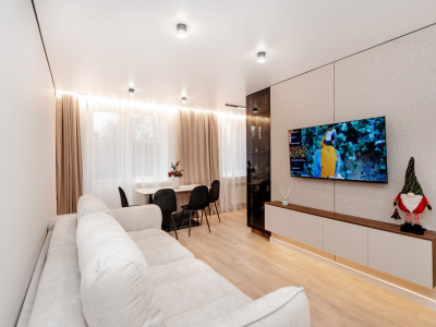 Apartament cu 2 camere + living de vânzare – Centru, str. George Coșbuc