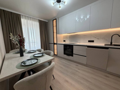 Apartament de vanzare cu 2 camere și living, Ciocana, bd. Micea cel Bătrân.