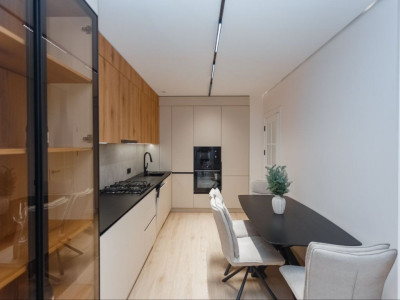 ExFactor, Mircea cel Batran, apartament cu 3 camere și living.