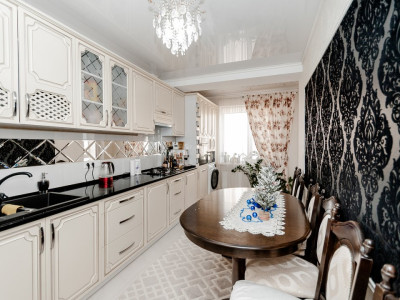 Apartament cu 3 camere de vanzare în complexul Vasile Lupu.