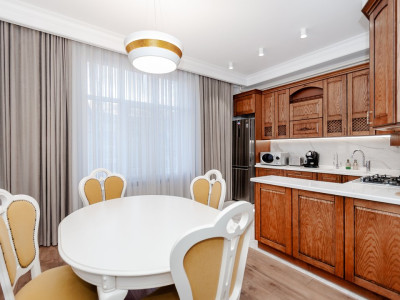 Apartament spațios de 87 mp în centrul istoric al Chișinăului – locație premium!