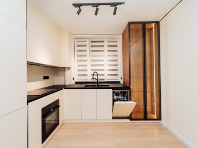 Vânzare apartament cu 2 camere și living, sect. Centru, str. G. Coșbuc.