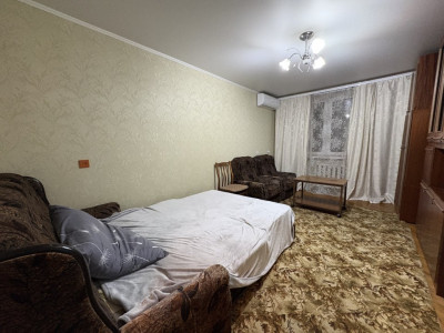 Chirie! Apartament cu 1 cameră – Sector Sculeni, vizavi de Parcul La Izvor!