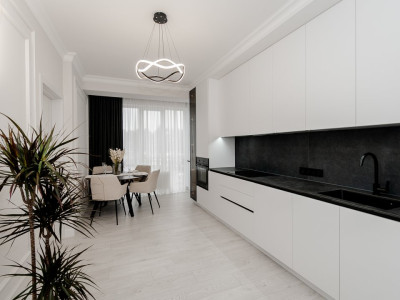 Квартира с 3 комнатами + гостиная, Центр, ул. Ион Нистор.