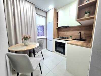 Apartament cu 3 camere, de mijloc, bilateral, Botanica, park Lazo.