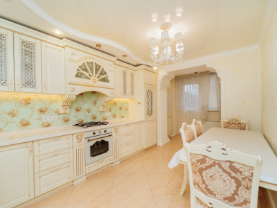 Se ofera spre chirie apartament spatios cu 3 dormitoare. 