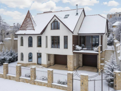 Vânzare casă cu 3 nivele, Telecentru, str. Miorița 