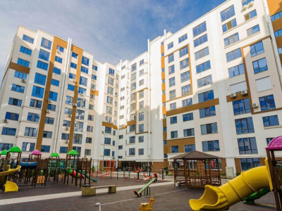 Мирча чел Бэтрын, BasconsLux, 1-комнатная квартира + гостиная, евро-ремонт.