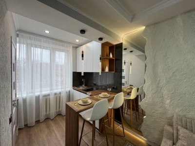 Комната с удобствами в секторе Чеканы, Мария Дрэган