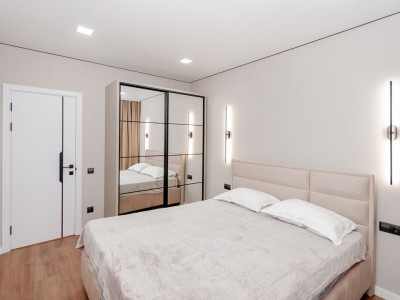 Vanzare apartament cu 3 camere + living, Vasile Lupu lângă Valea Morilor!