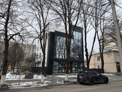 Spațiu comercial de închiriat – Centru, Ungheni