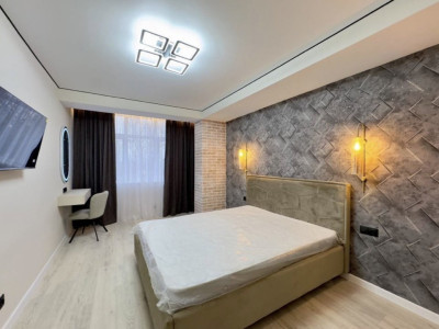 1 dormitor intersecția Dacia Cuza Vodă 