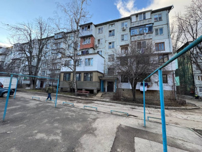 Продается 2-комнатная квартира – серия MС – ул. Парис, 49