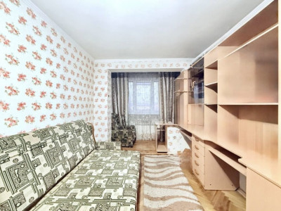 Botanica, Dacia 38, prima linie, apartament cu 3 camere, seria 135.