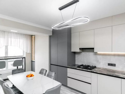 Spre chirie apartament cu 2 camere + living, Mircea cel Bătrân, Braus Royal.