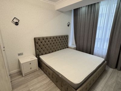 Apartament cu o cameră și living în chirie în sectorul buiucani 