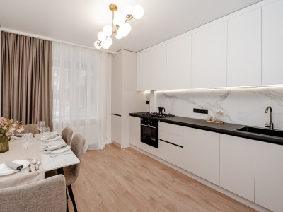 Vanzare apartament cu 3 camere + living, Astercon Dumbrava.