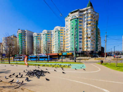 Apartament cu 3 camere + living pe bd. Mircea cel Bătrân 